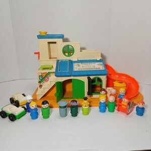 VTG Fisher Price Little People Sesame Street Clubhouse 937 W/ Bert Oscar & Count